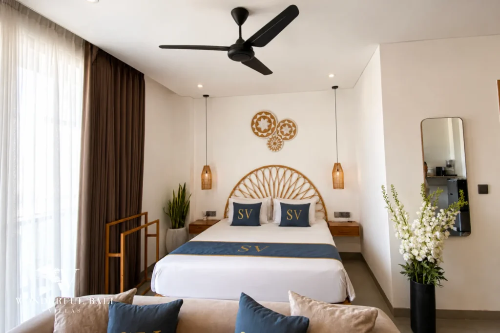 Bedroom with ceiling fan and air conditioning, 1-bedroom modern studio apartment in Canggu, Bali