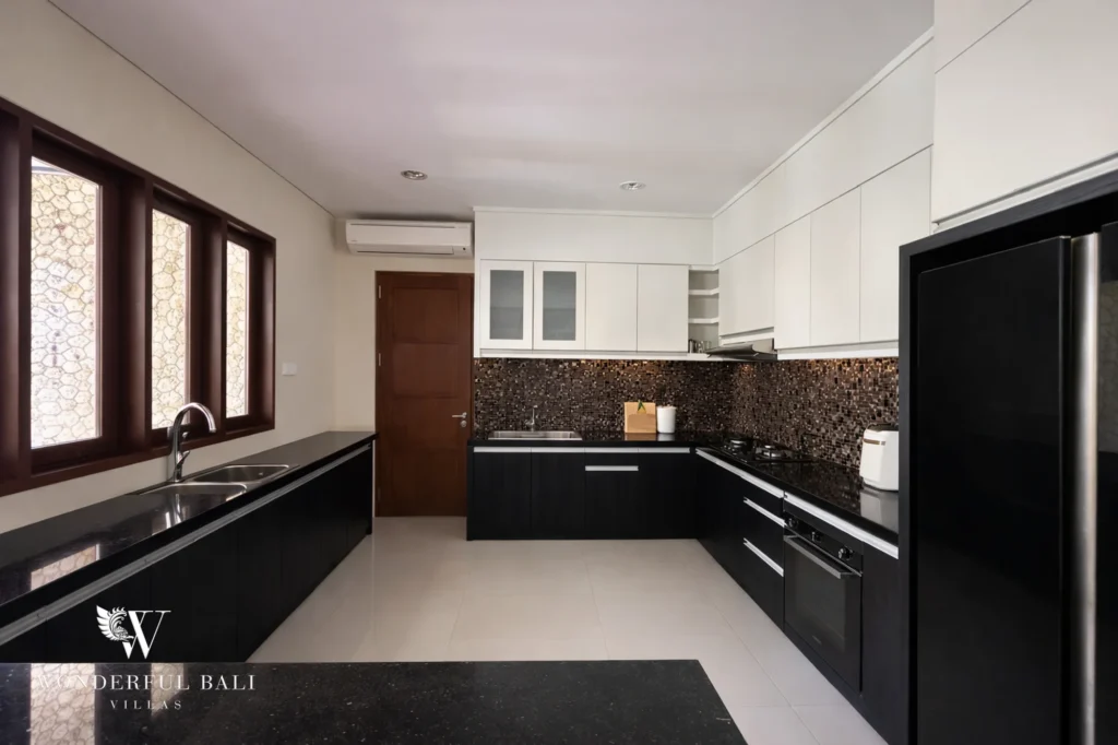 Large kitchen in a four-bedroom family villa, Bumbak, Umalas