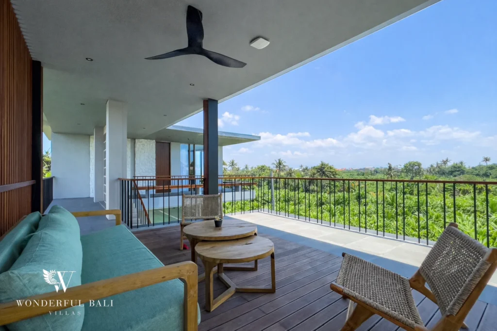 Private balcony with uninterrupted rice field and volcano views, Pererenan