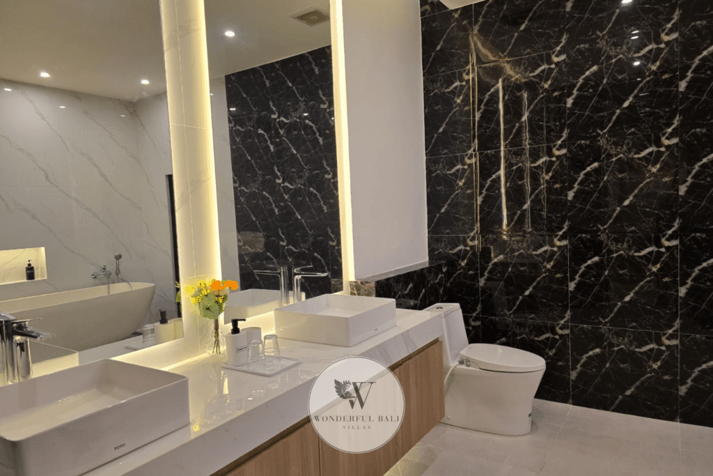 Villa Toku – Luxurious master bathroom with walk-in shower and stone finishes – Petitenget, Seminyak Bali