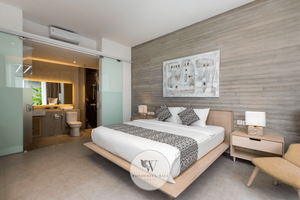 Swan Satu – Second bedroom with ensuite bathroom and tropical garden view – Seminyak, Bali