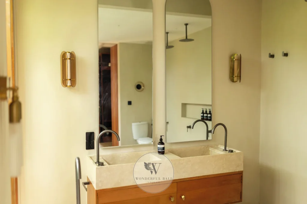 Second ensuite bathroom, three-bedroom villa in Umalas