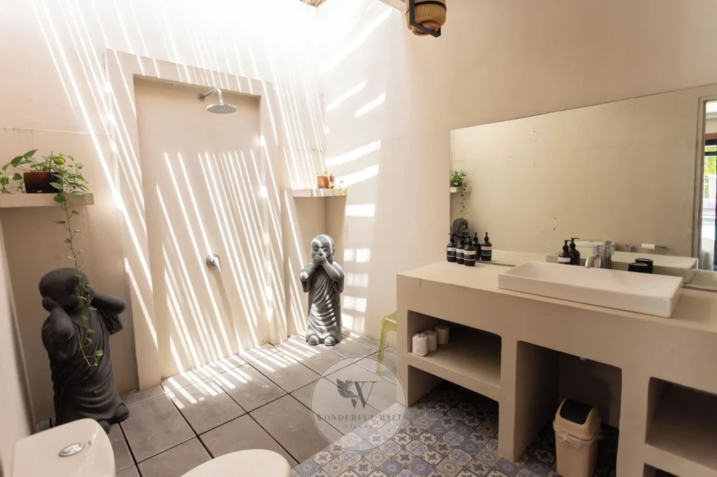 Third ensuite bathroom, three-bedroom villa in Umalas