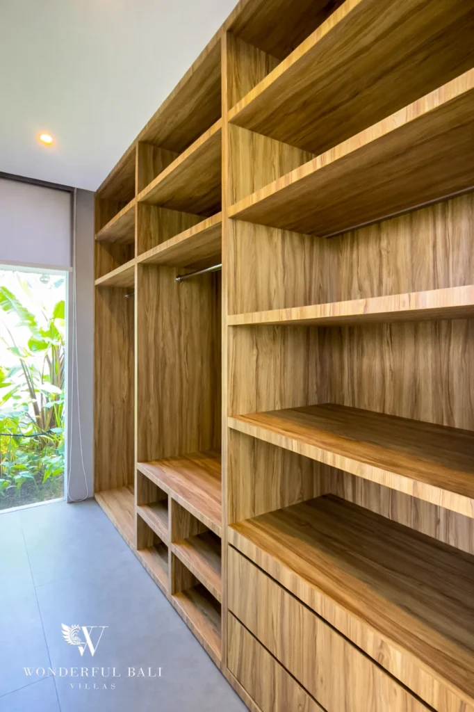 Built-in wardrobe in the primary suite, four-bedroom villa Pererenan
