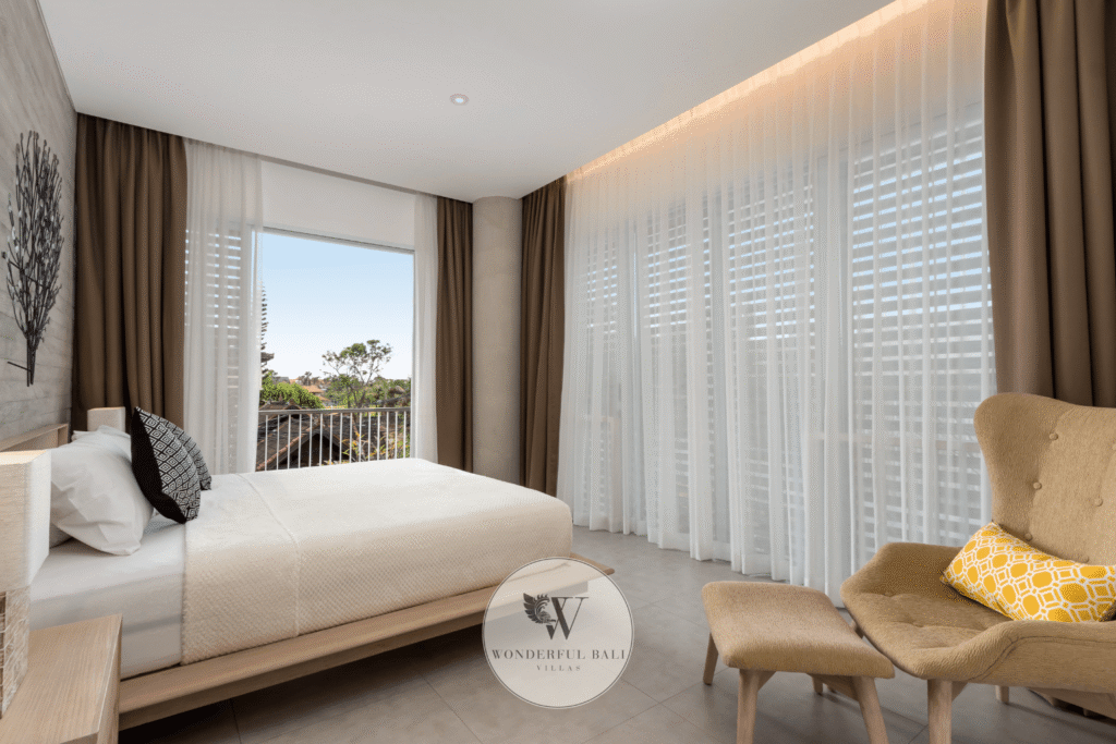 Swan Tiga – Comfortable bedroom with panoramic views over Seminyak rooftops – Seminyak, Bali