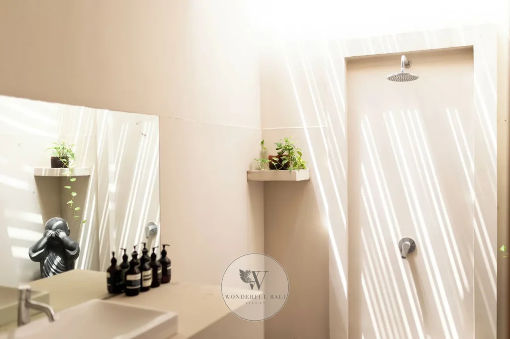 Walk-in shower with tiled surround, Umalas three-bedroom villa