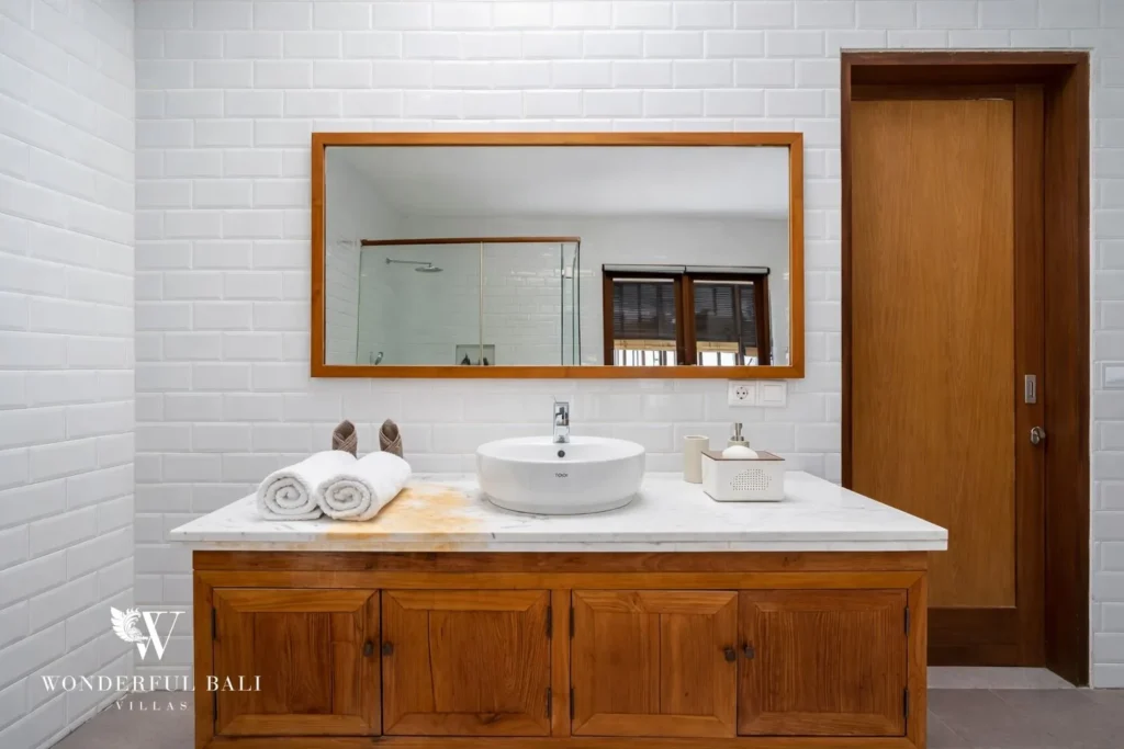 monthly villa rental umalas — bathroom with double vanity