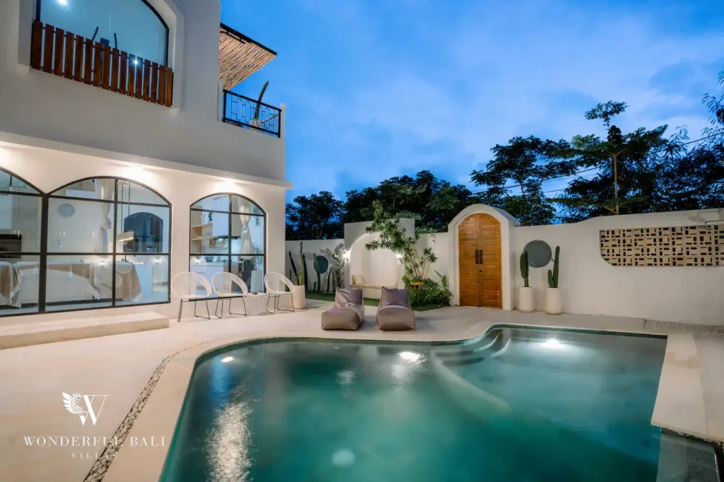 Private pool at night with ambient lighting, 3-bedroom villa in Ungasan, Bukit