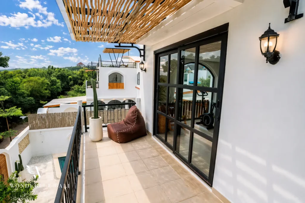 Private balcony with ocean view, 3-bedroom villa in Ungasan, Bukit
