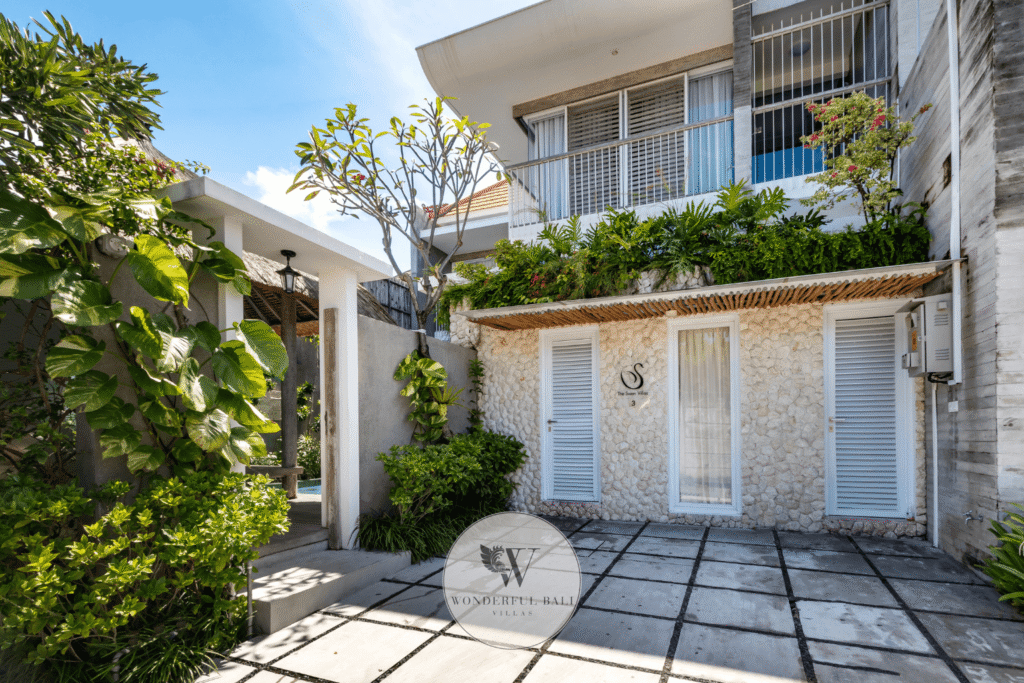 Swan Tiga – Secure covered parking with lush tropical surroundings – Seminyak, Bali