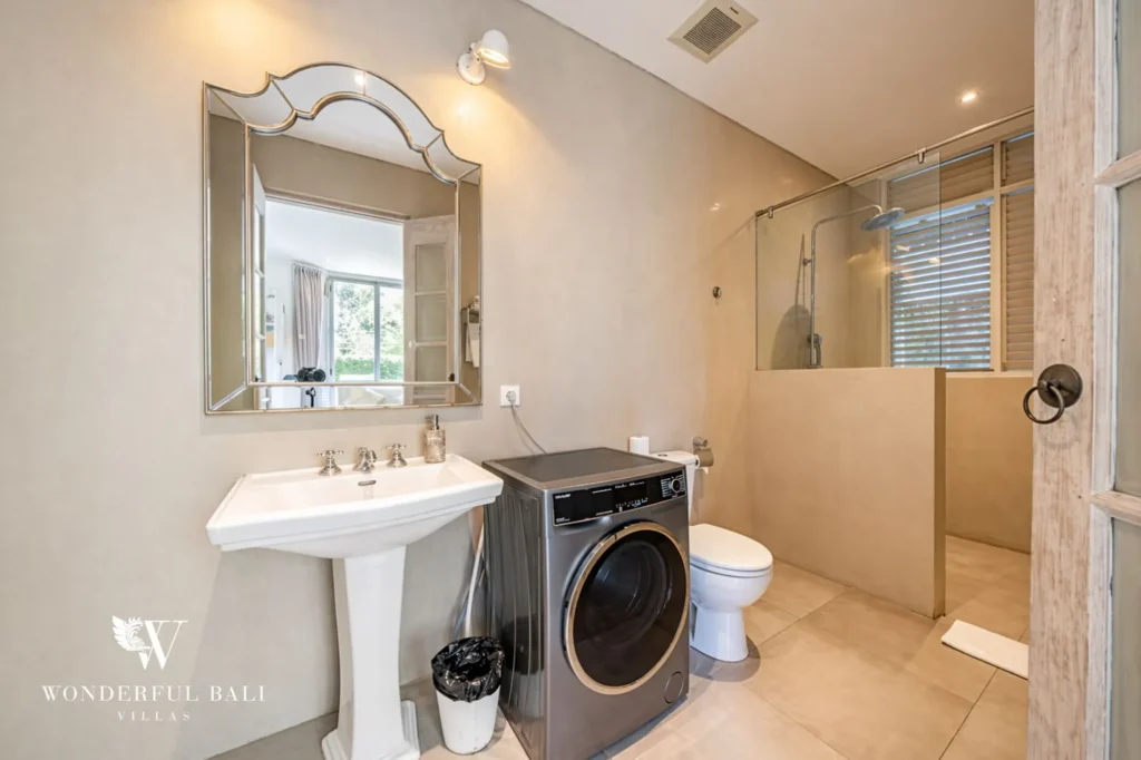 Bathroom with vanity, washing machine and walk-in shower, Villa Hasian — 5-bedroom villa in Jimbaran