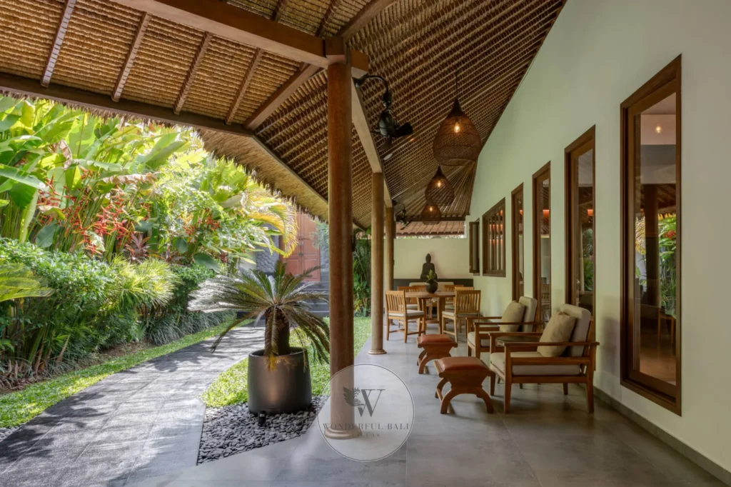 Private terrace adjacent to the pool, Batu Bolong, Canggu villa