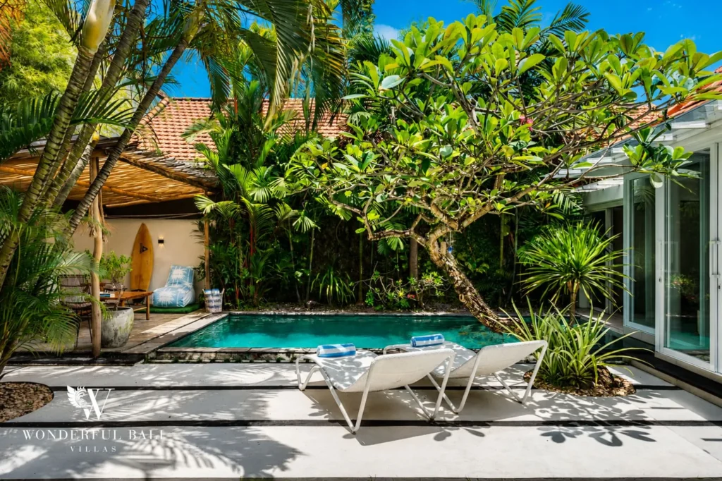 Traditional outdoor bale beside the private pool, 4-bedroom family villa in Berawa, Canggu