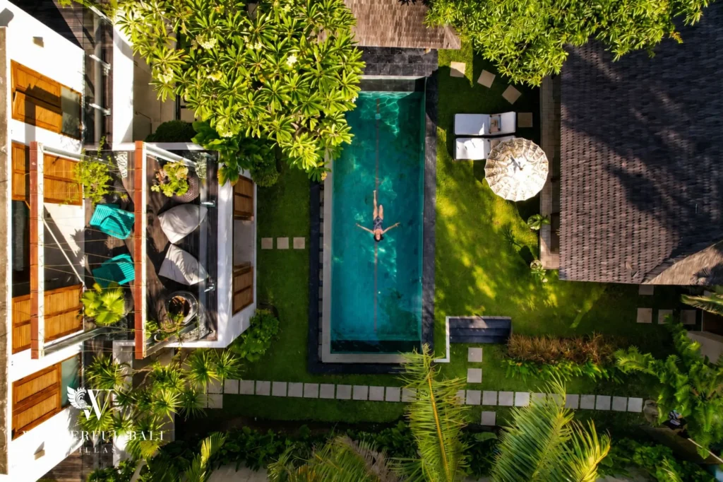 Overview of the 12 m private pool and bale, 4-bedroom villa in Petitenget, Seminyak