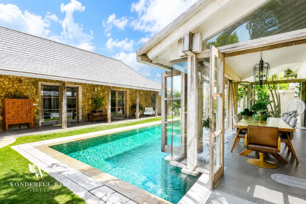 Private pool with covered outdoor terrace, 4-bedroom family villa in Mertasari, Kerobokan