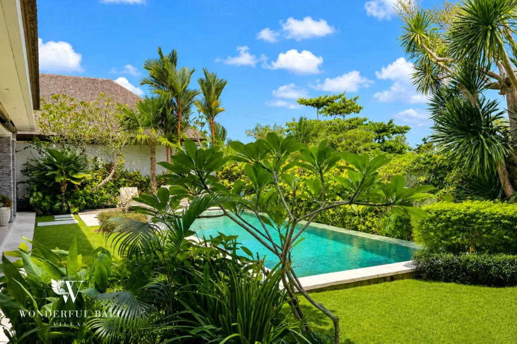 Tropical garden alongside the private pool, 5-bedroom villa in Batu Bolong, Canggu