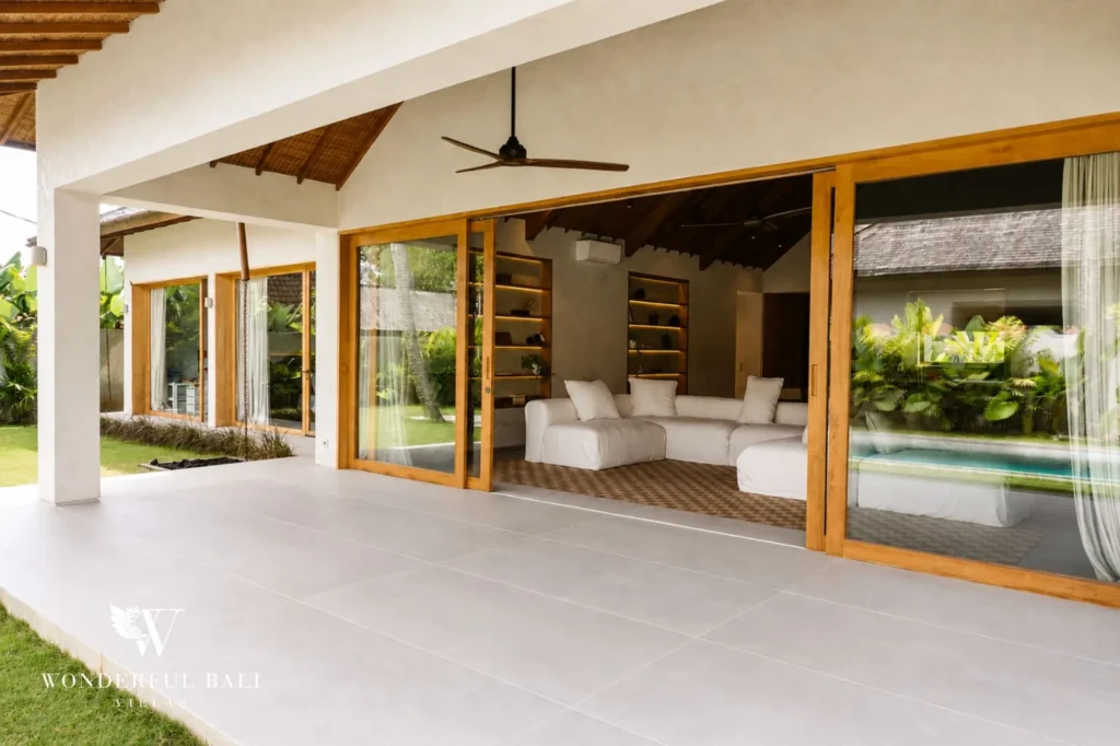 Open-pavilion living area under traditional alang-alang roof, 4-bedroom villa in Kaba-Kaba