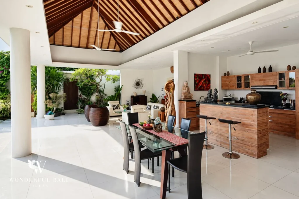 Open-plan kitchen and dining area, 5-bedroom villa in Batu Bolong, Canggu