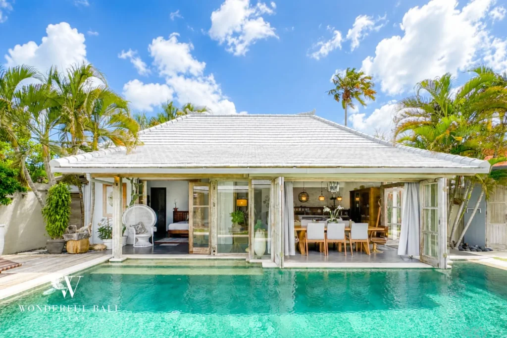 Pool and front facade of the villa, 4-bedroom family villa in Mertasari, Kerobokan