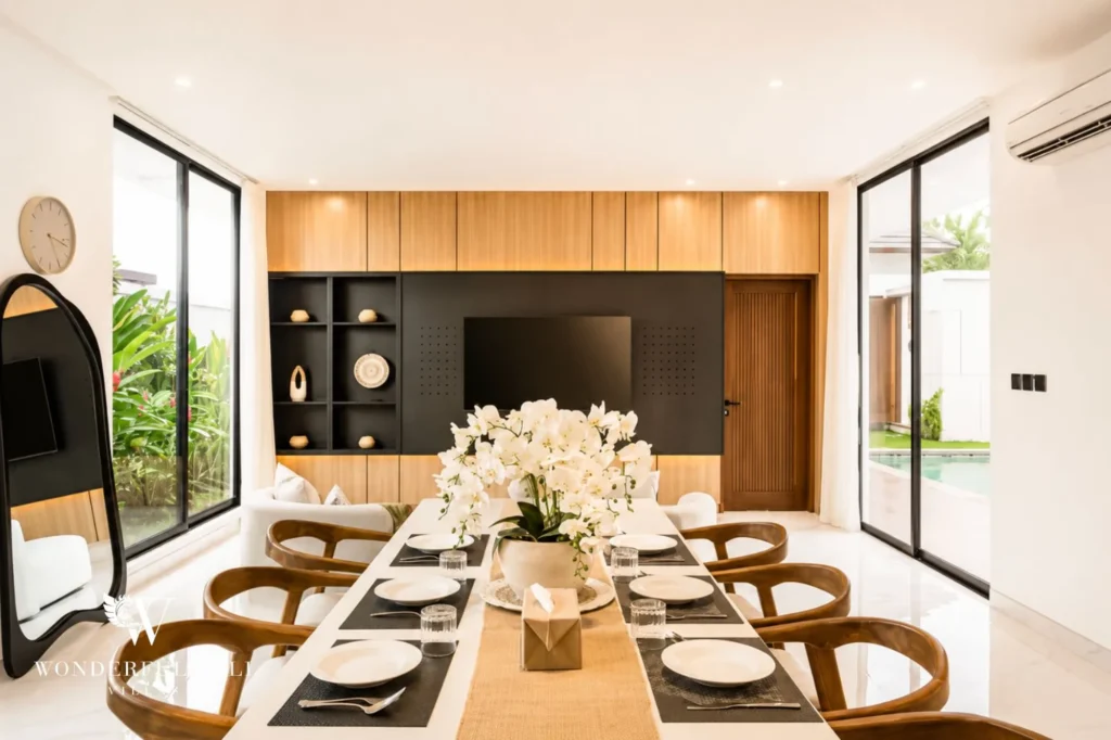 Dining area with garden view, 2-bedroom villa in Petitenget, Seminyak