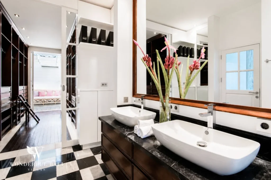Ensuite bathroom with double vanity and twin basins, 3-bedroom colonial villa in Umalas