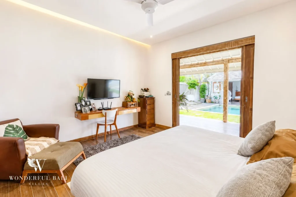 Bedroom with TV and modern finishes, 4-bedroom family villa in Mertasari, Kerobokan