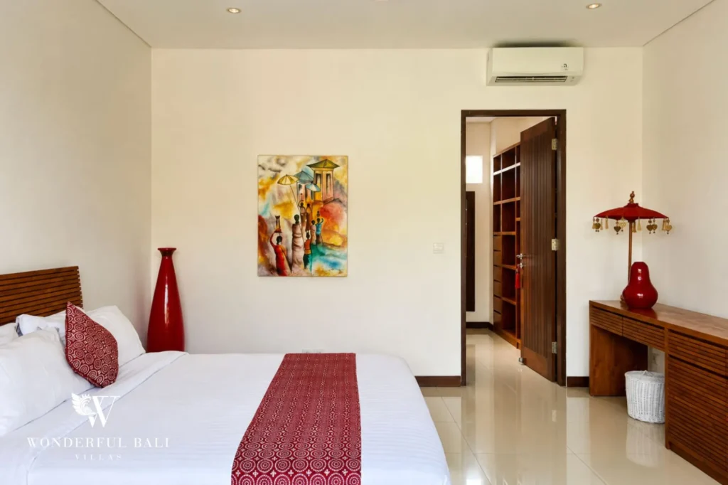 Bright ensuite bedroom with natural light, 5-bedroom villa in Batu Bolong, Canggu