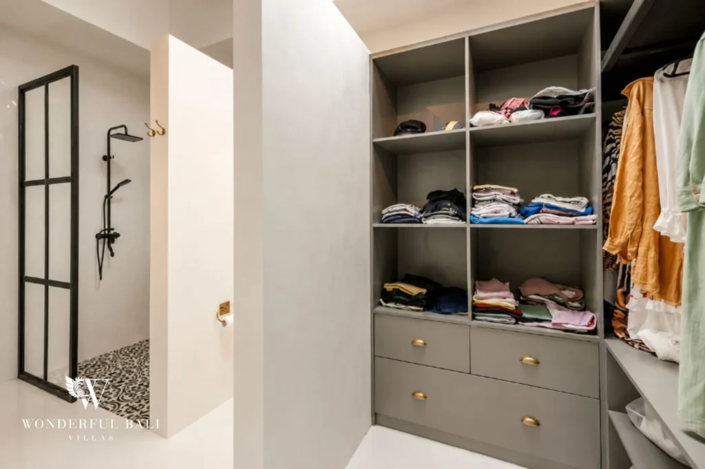 Walk-in wardrobe, 2-bedroom villa in Canggu