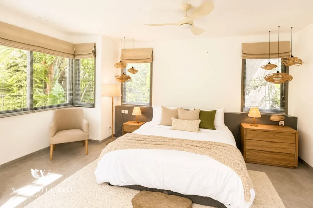 monthly villa rental Umalas — guest bedroom king bed