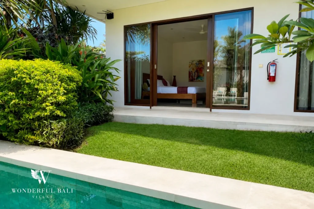 Tropical garden with a green lawn, 5-bedroom villa in Batu Bolong, Canggu