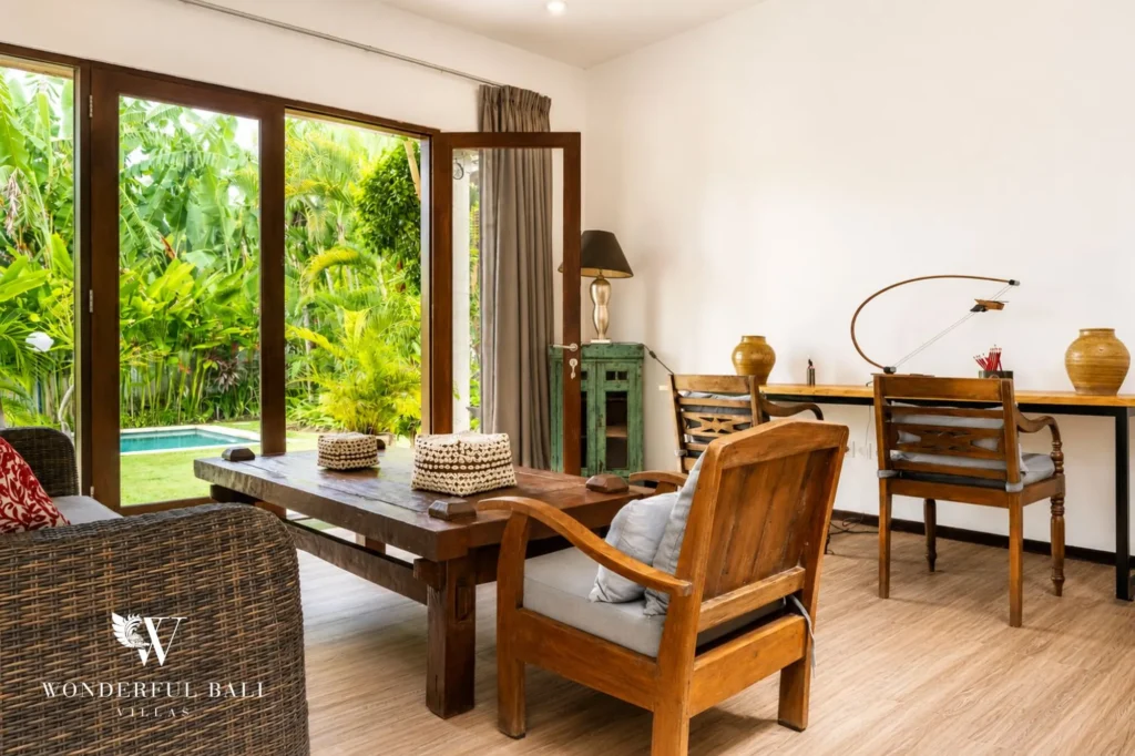 Open dining room with traditional finishes, 4-bedroom villa in Berawa, Canggu