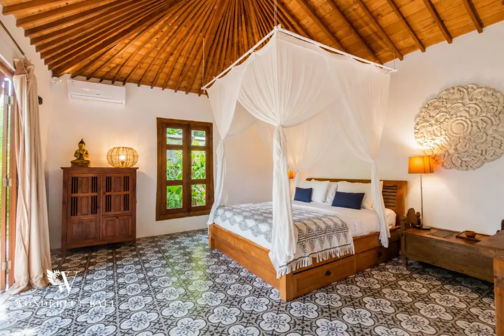 Bedroom with traditional four-poster bed, 4-bedroom joglo villa in Umalas
