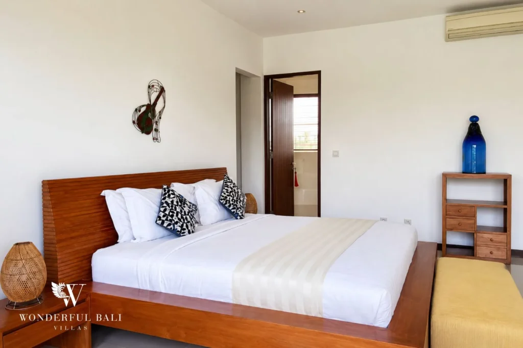 Twin-bed bedroom, 5-bedroom villa in Batu Bolong, Canggu