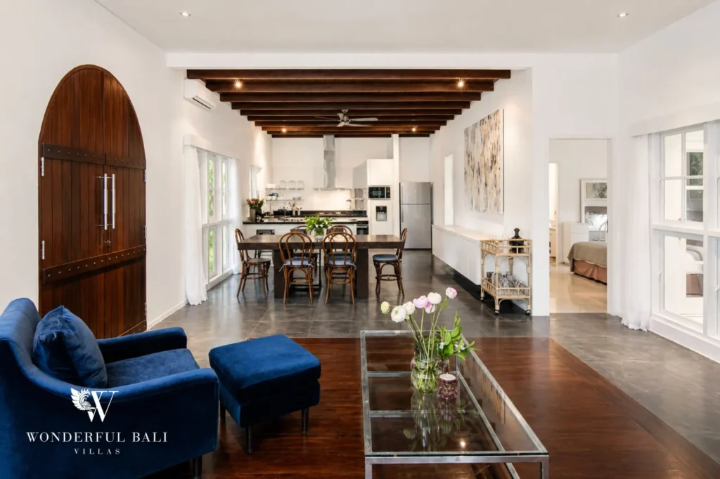 Open-plan living and dining with classical arched openings, 3-bedroom colonial villa in Umalas