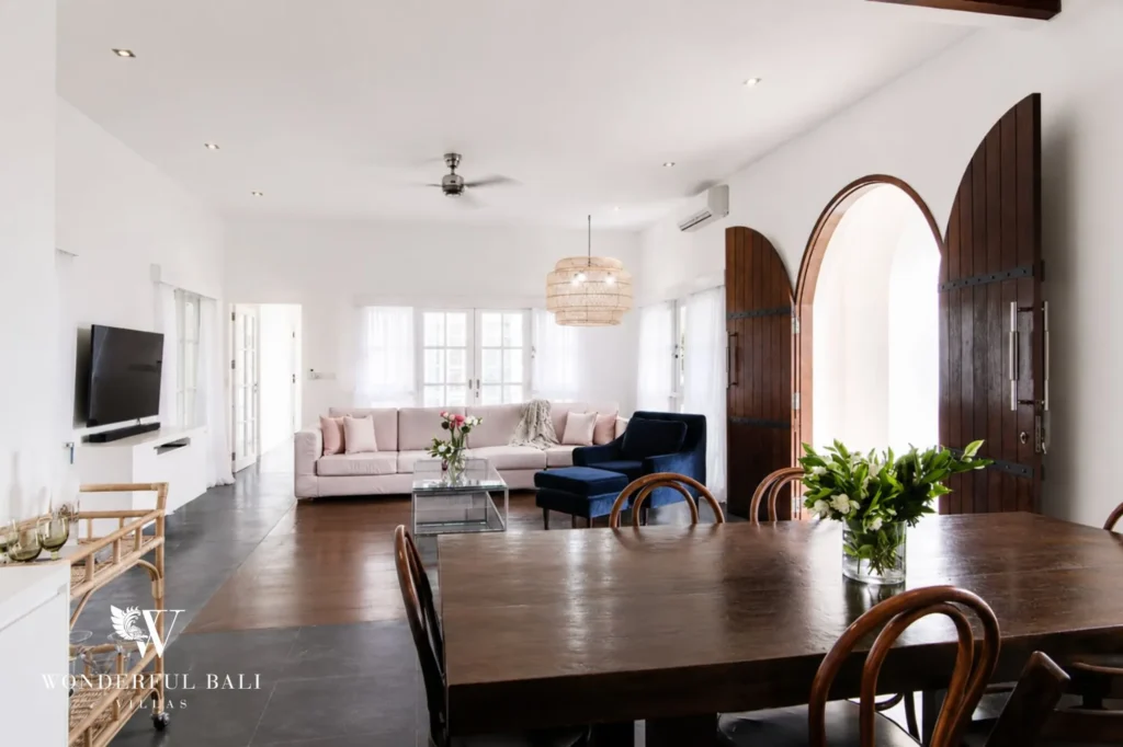Open-plan living and dining with French sliding doors to the garden, 3-bedroom colonial villa in Umalas