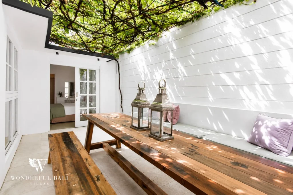 Outdoor patio with dining setup and garden view, 3-bedroom colonial villa in Umalas