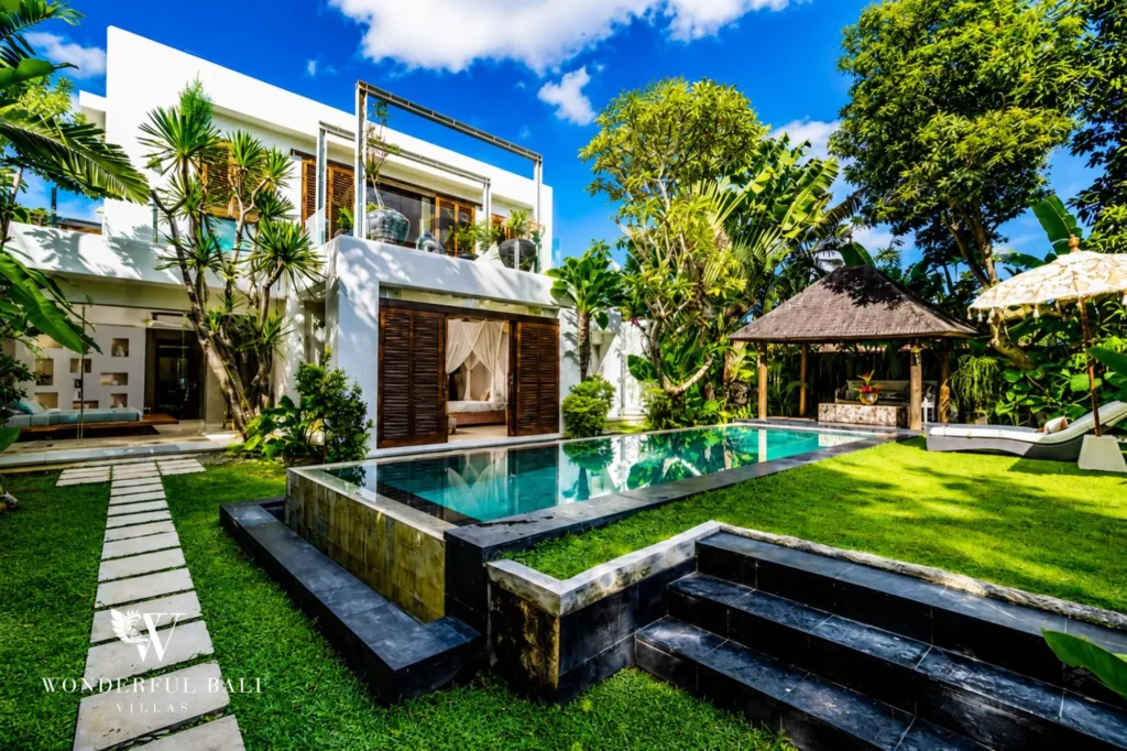 Overview of the 12 m pool and villa, 4-bedroom property in Petitenget, Seminyak