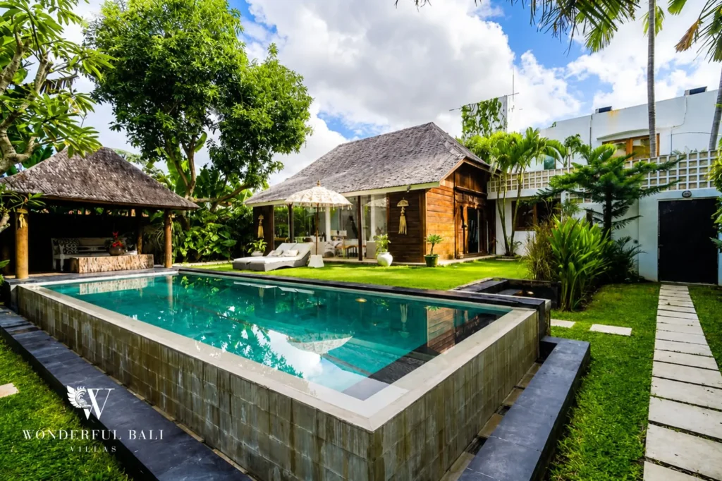 Front view of pool and villa exterior, 4-bedroom villa in Petitenget, Seminyak