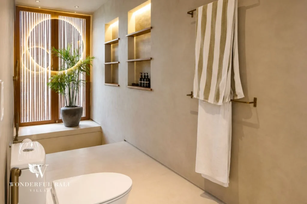Bathroom with walk-in shower, 4-bedroom villa in Kaba-Kaba, Tabanan