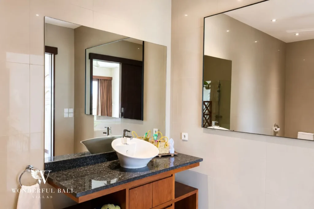 Ensuite bathroom with vanity and mirror, 5-bedroom villa in Batu Bolong, Canggu