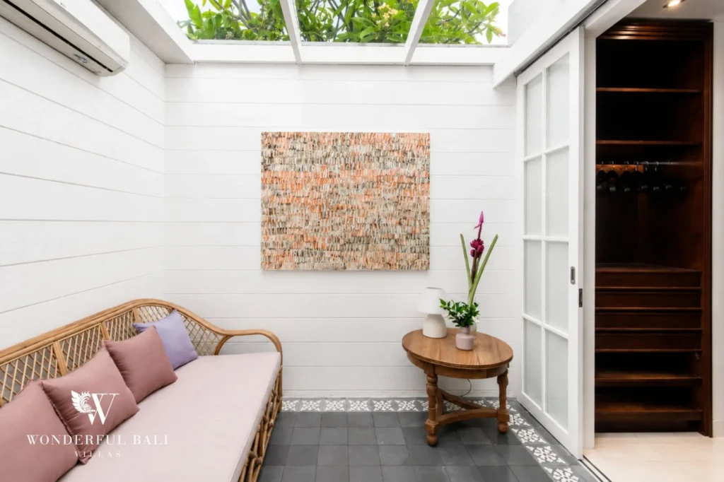 Lounge area with framed art and traditional furnishing, 3-bedroom colonial villa in Umalas