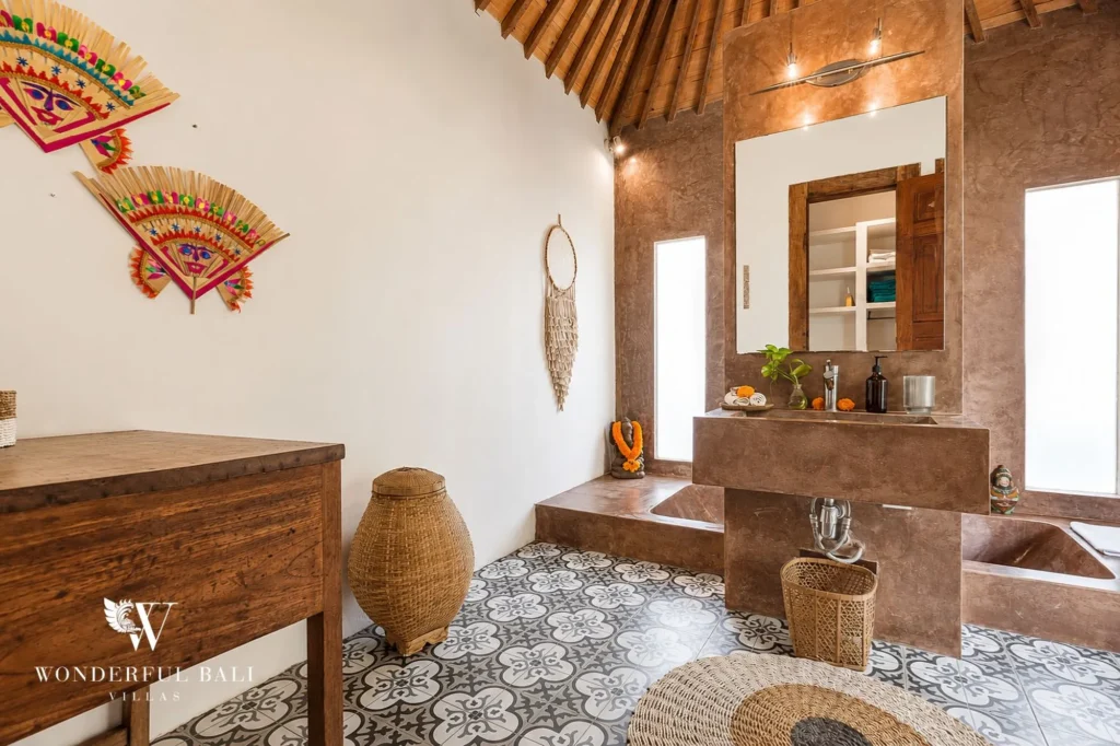 Carved traditional entrance doorway, 4-bedroom joglo villa in Umalas