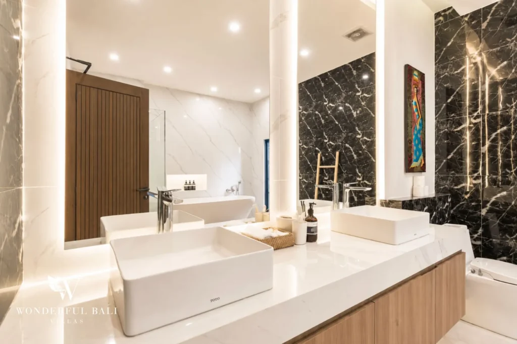 Bathroom with double vanity, 2-bedroom villa in Petitenget, Seminyak