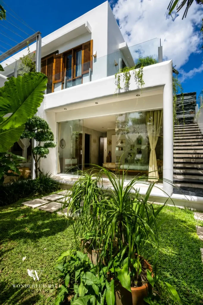 Front facade of the villa from the street, 4-bedroom property in Petitenget, Seminyak