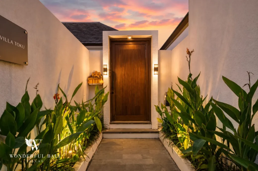 Villa entrance in Petitenget near the beach, 2-bedroom villa in Seminyak