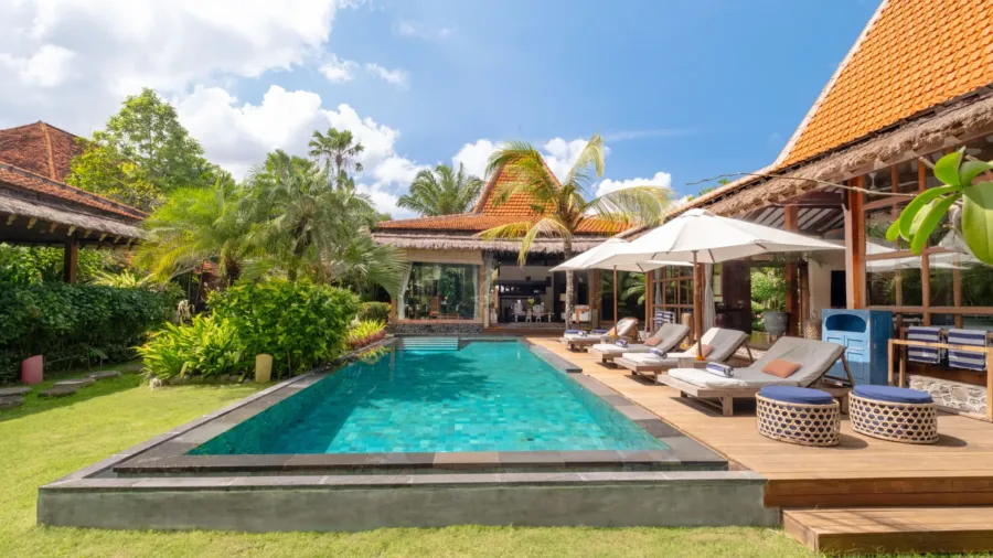 Villa Desa Roro – 5-Bedroom Villa in Berawa, Bali