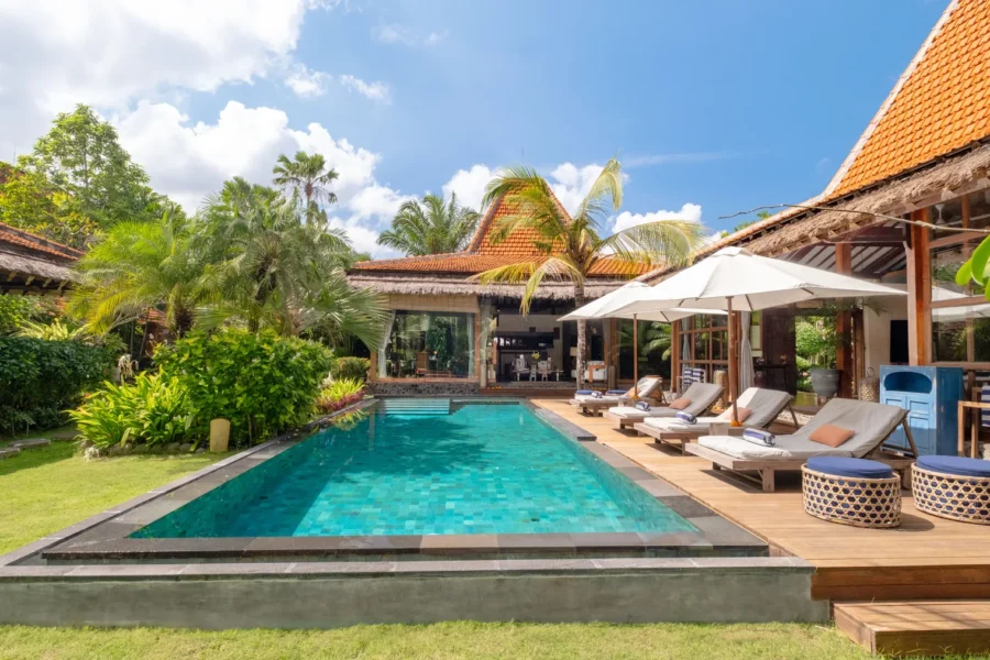 Villa Desa Roro – 5-Bedroom Villa in Berawa, Bali