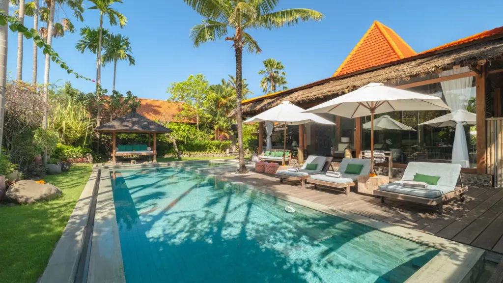 Swimming pool and traditional bale at Villa Desa Roro Dua, Berawa