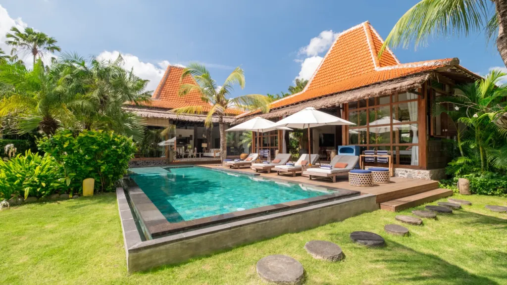 Estate and pool at Villa Desa Roro, Berawa