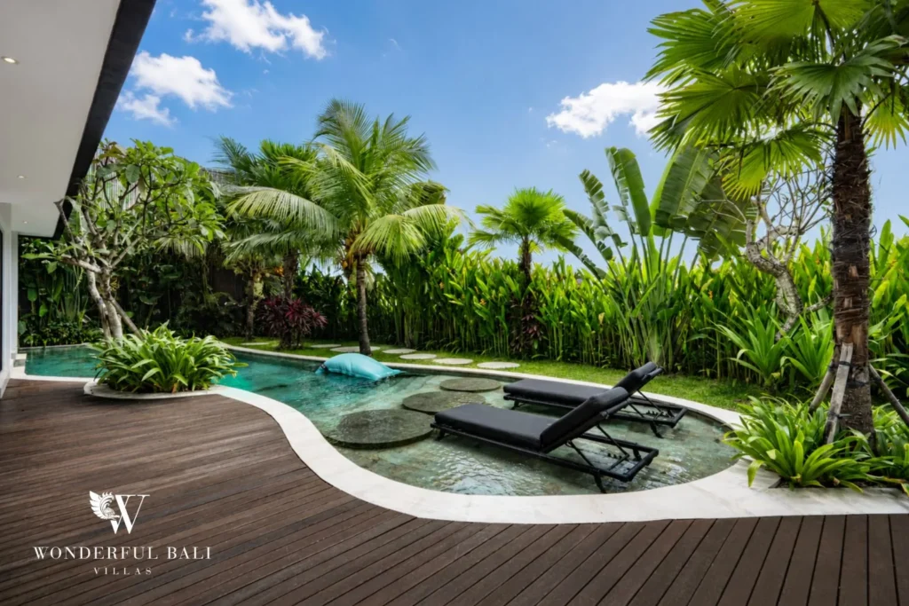5BR villa for long-term rent Cemagi — private pool with sun loungers